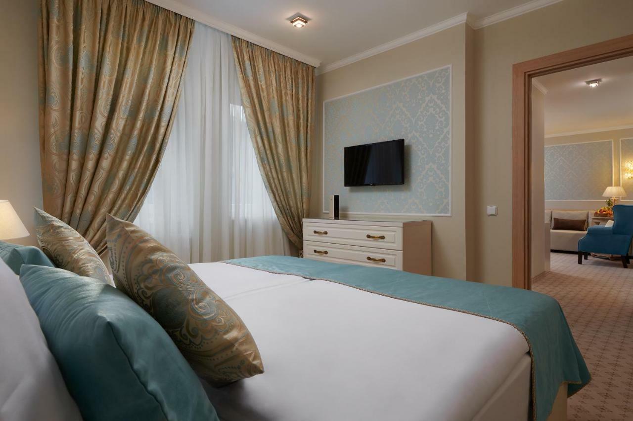 Honour And Grace Hotel Jachymov Bagian luar foto