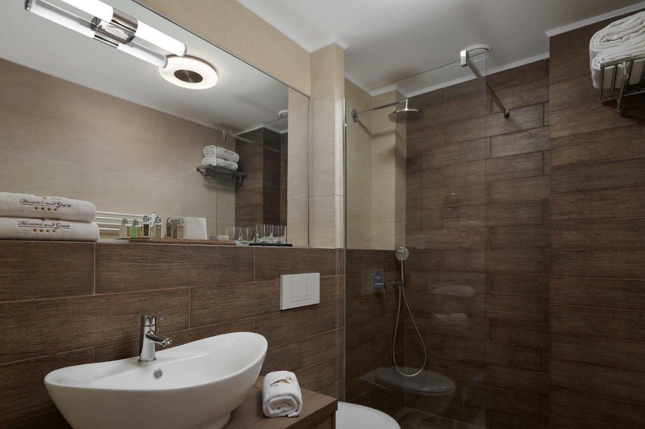 Honour And Grace Hotel Jachymov Bagian luar foto