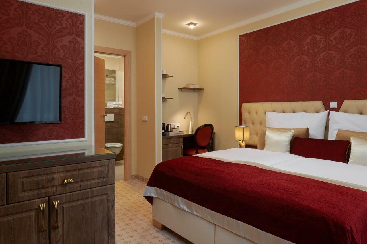 Honour And Grace Hotel Jachymov Bagian luar foto