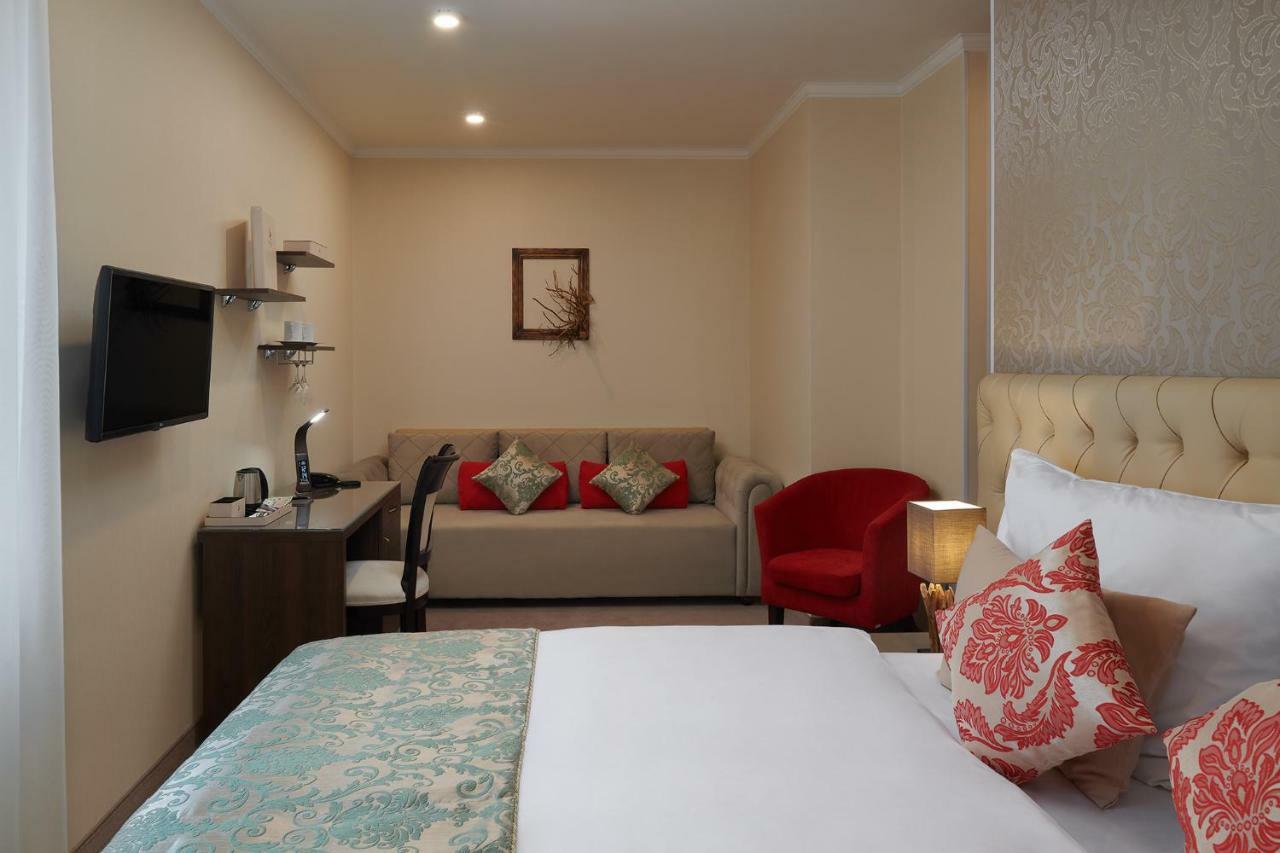 Honour And Grace Hotel Jachymov Bagian luar foto